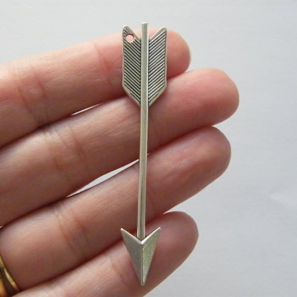 8 Arrow pendants antique silver tone G17