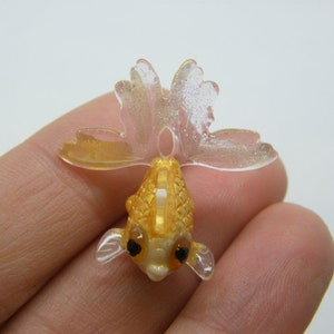 1 Goldfish fish pendant glitter dust acrylic FF338