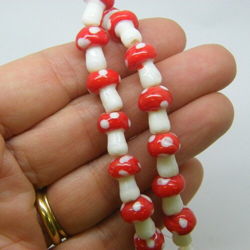 18 Mushroom Beads Red and White Glass B179 Etsy