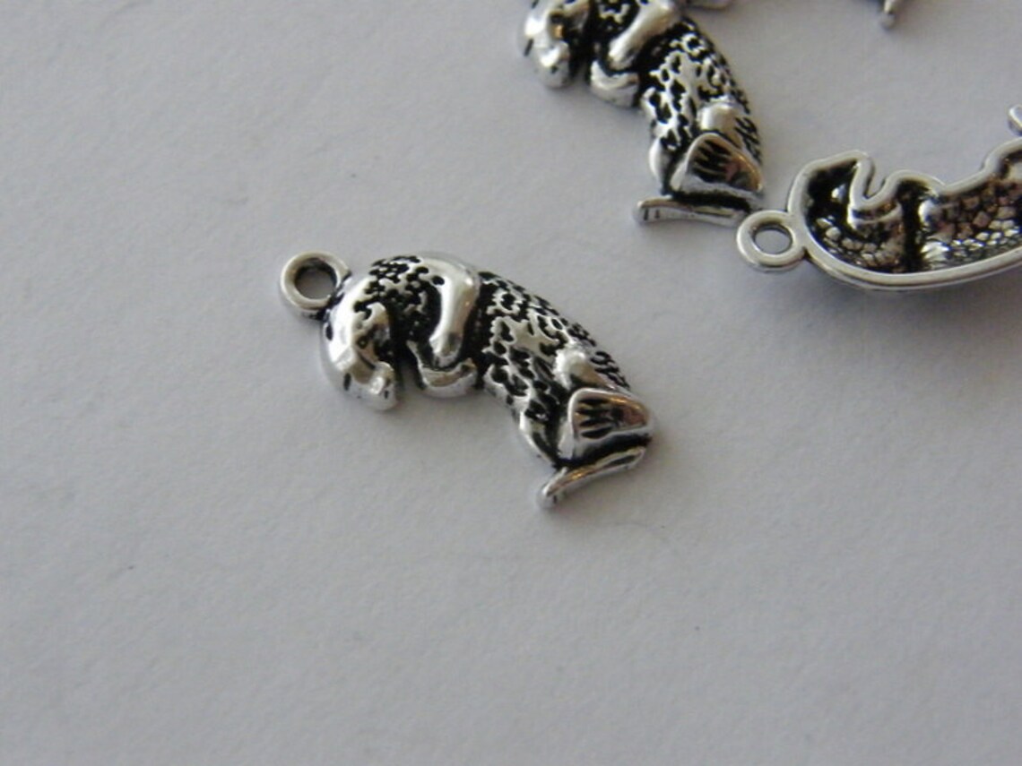 4x Antique Silver Tone Otter Charms – A106 – For Jewelry Making