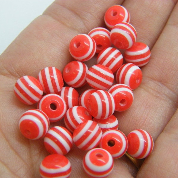 50 Perles de résine rayée rouge et blanche de 8mm AB690