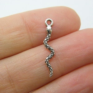 12 Schlangenanhänger Antik Silber Ton A814