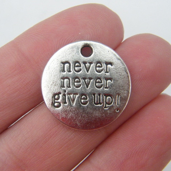 12 zawieszek „Nigdy się nie poddawaj” w kolorze antycznego srebra M316