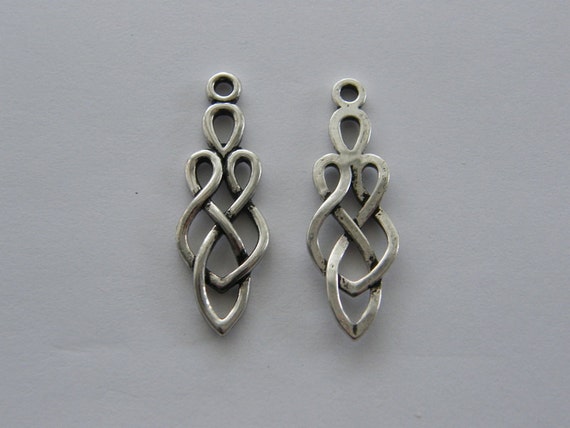 10 Celtic knot charms antique silver tone R41