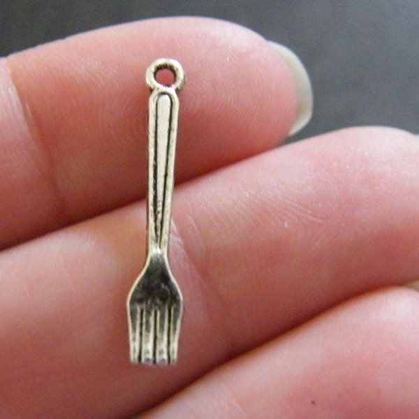 16 Fork charms antique silver tone FD82