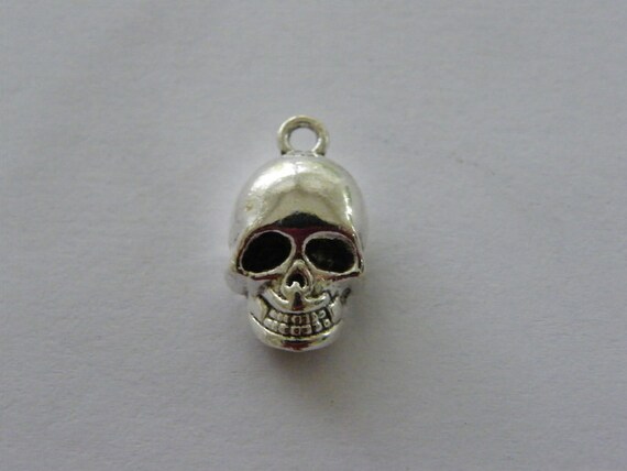 8 Skull Charms Antique Silver Tone HC662 - Etsy
