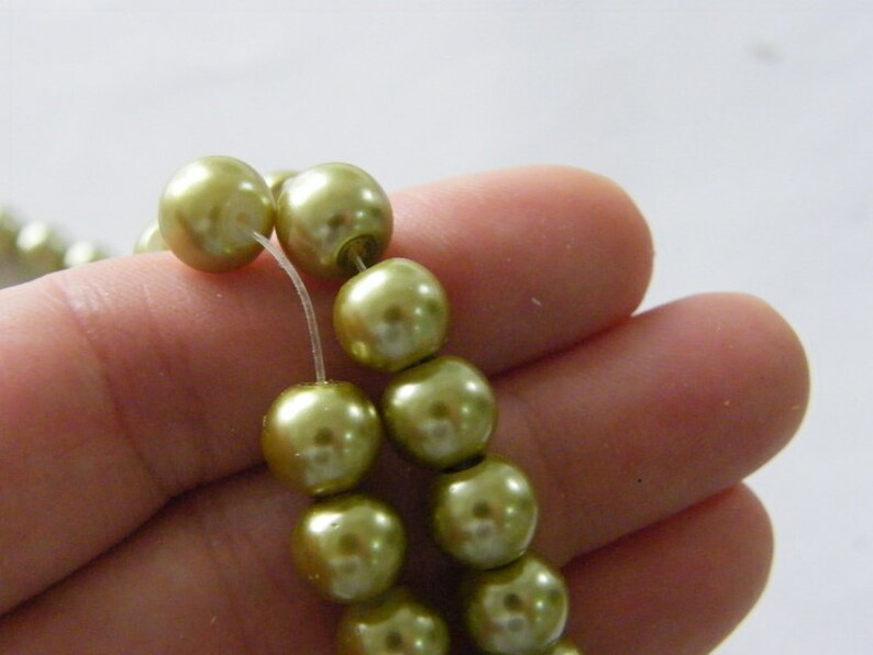 100 Light olive beads 8mm glass B208
