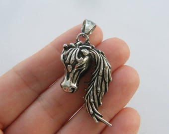 1 pendentif cheval en acier inoxydable argenté vieilli A718