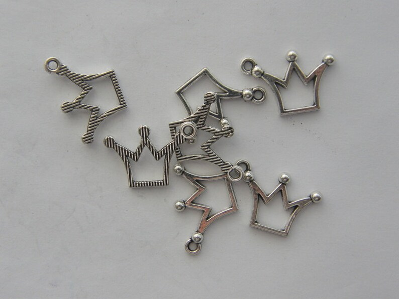 10 Crown charms antique silver tone CA10