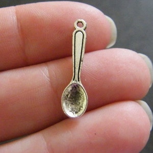 16 Spoon charms antique silver tone FD84