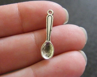 16 Spoon charms antique silver tone FD84