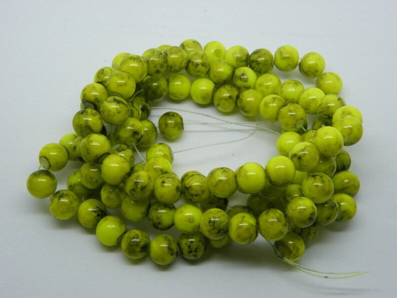 100 perles de verre marbrées vert fluo 8mm B215 VENTE 50% image 2