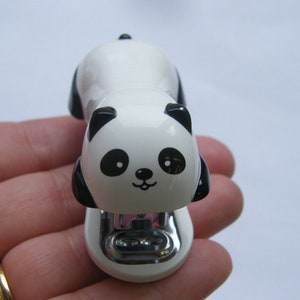 1 mini grapadora Panda con 1000 grapas