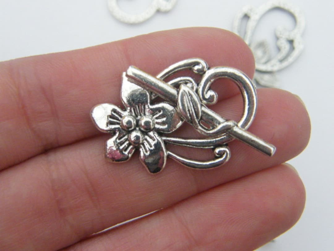 27mm Antique Gold Plated Flower Pewter Pendant