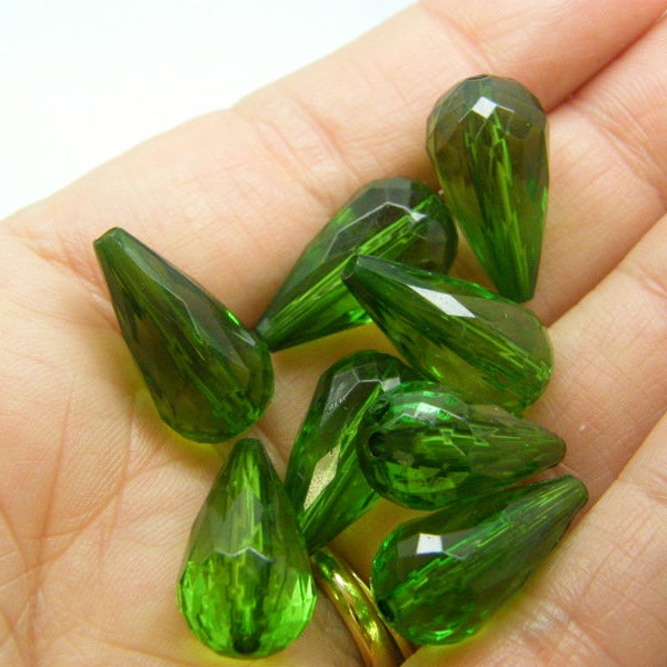 30 Grass green teardrop beads  acrylic BB450
