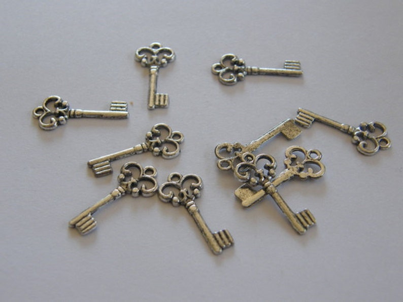 16 Key charms antique silver tone K4 image 3