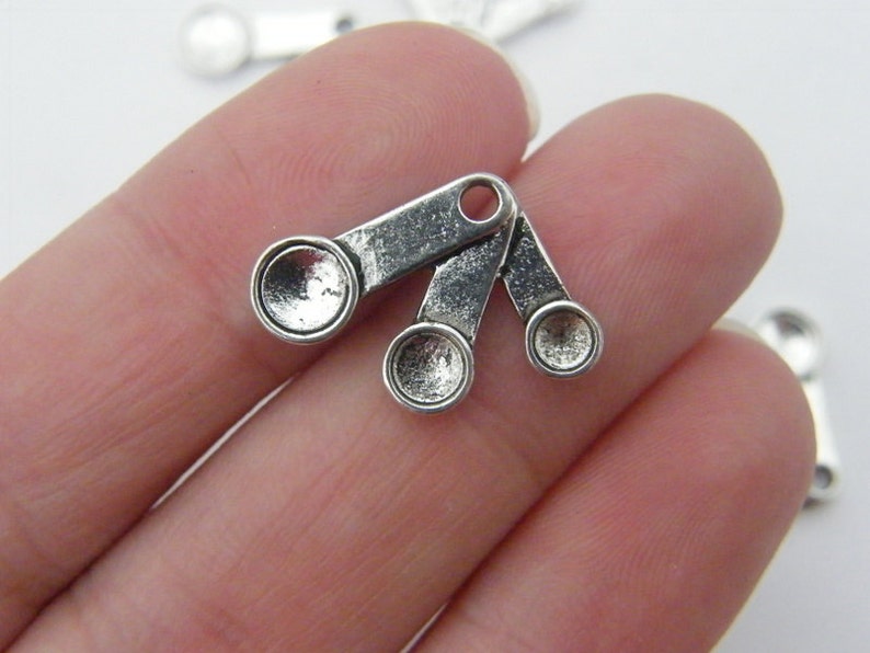 BULK 50 Measuring spoon charms antique silver tone FD89 image 1