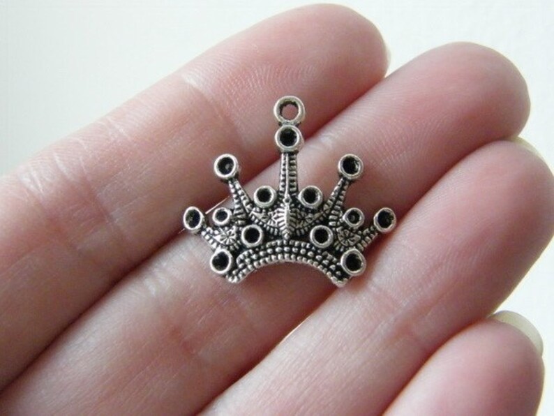BULK 40 Crown charms antique silver tone CA12