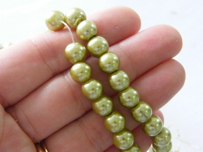 100 Light olive beads 8mm glass B208