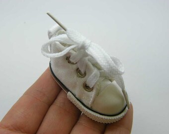 2 Shoe embellishment miniature white material CA