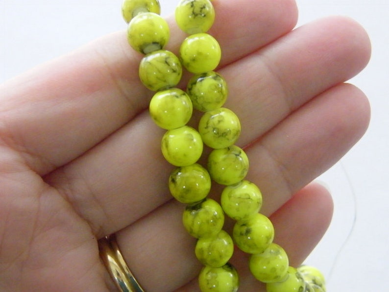 100 Neon green mottle glass beads 8mm B215 SALE 50% OFF image 1