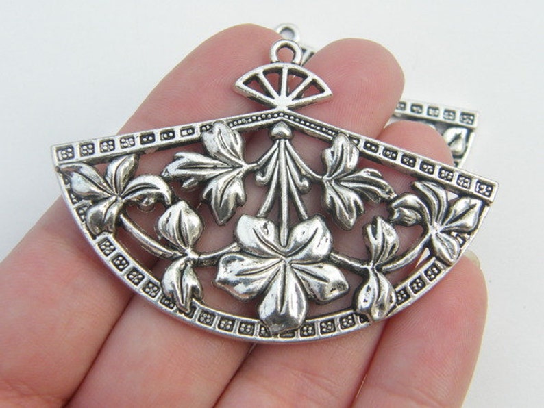 BULK 5 Fan pendants antique silver tone CA69