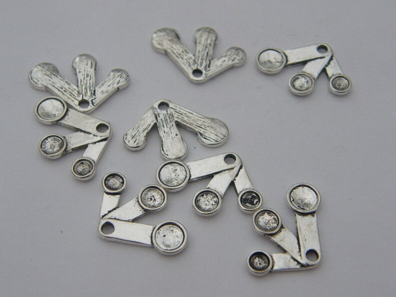 BULK 50 Measuring spoon charms antique silver tone FD89 image 3