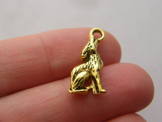 8 Wolf charms antique gold tone GC150