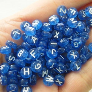 100 Buchstaben Perlen blau-weiß RANDOM gemischt Acryl AB234