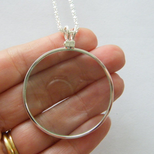 1 Magnifying glass pendant silver plated tone P400