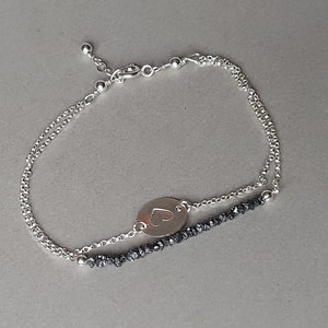 Pulsera de diamantes negros en bruto, joyería con iniciales estampadas a mano, regalo personalizado, piedra natal de abril, regalo para mujeres
