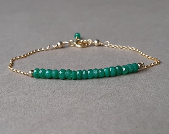 Gold chain emerald bracelet, minimalist bracelet, gift for her, May birthstone, emerald jewelry