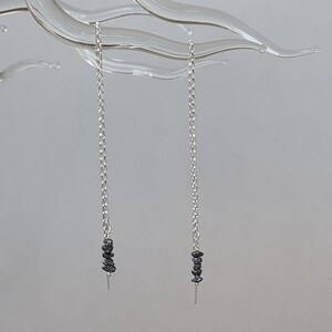 Örhängen i sterlingsilver med svarta diamanter: Minimalistiska smycken
