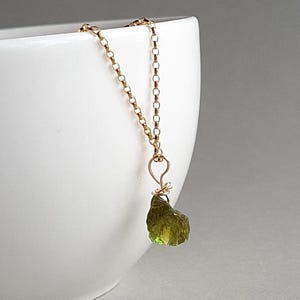 Rohe Grüne Turmalin Halskette: Gold Fill Minimalistischer Schmuck