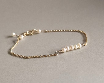 Pearl minimalist bracelet, dainty pearl jewelry, June birthstone, gift for her, gift for mother