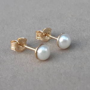 Kleine pareloorbellen, geboortesteen juni, minimalistische parelsieraden, cadeau bruidsmeisje