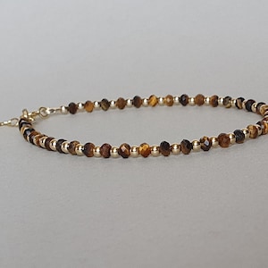 Pulsera de ojo de tigre bañada en oro: joyería de piedras preciosas redondas