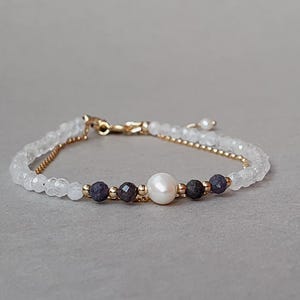 Pulsera de piedra lunar y zafiro, joyería con inicial estampada a mano en oro, regalo personalizado para mujer, perla cultivada, piedra natal de junio
