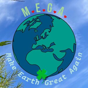 Op de afbeelding: Een afbeelding met een gestileerde wereldbol in blauw- en groentinten, met de tekst "M.E.G.A." erboven en "Make Earth Great Again" eronder. Rode harten accentueren de letters. Er is ook een groene klaver met vier bladeren aanwezig.