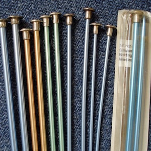 Stickor Ett par, 14" eller 10" långa aluminium eller plast, begagnade, beprövade och pålitliga,