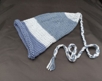 Cappello da calza in maglia blu scuro e azzurro - Berretto da calza divertente in filato acrilico - Berretto da calza unisex OOAK Bambino o piccolo adulto