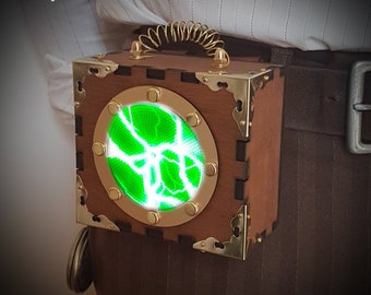 Fantastic Green Glowing Plasma device - Ideal for LARP, Cosplay, Steampunk