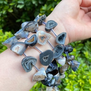 Natürlicher Druzy Achat Scheiben Perlenstrang Schwarz Grau Geoden Struktur Organischer Boho Stil Schmuck Design DIY Material