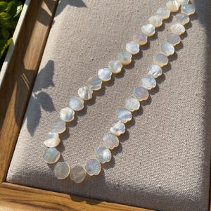 Contas de madrepérola natural, contas esculpidas em formato de concha de dupla face para confecção de joias, acessórios DIY em estilo boho de verão.