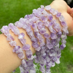 Rohe Amethyst-Nuggetperlen ca.7-10 mm | Mattierte, halbtransparente Kristallperlen | Handpolierte Natursteine für DIY-Armbänder & Halsketten