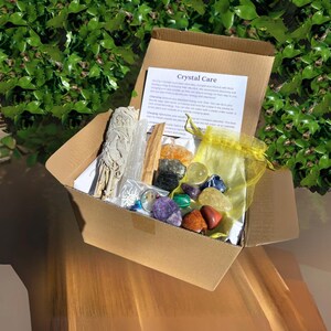 Beginner Crystal Healing and Cleansing Kit - 15 pcs Box Set: 7 Chakra Tumbled Crystals, Smudge & Palo Santo, Natural Rough Stones