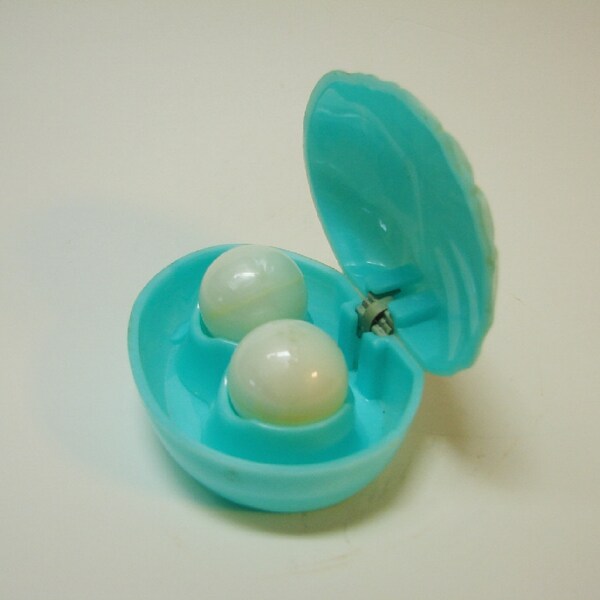 Mid-Century couleur Aqua Oyster Clam et perles sel et poivre Shaker Set, MAPCO
