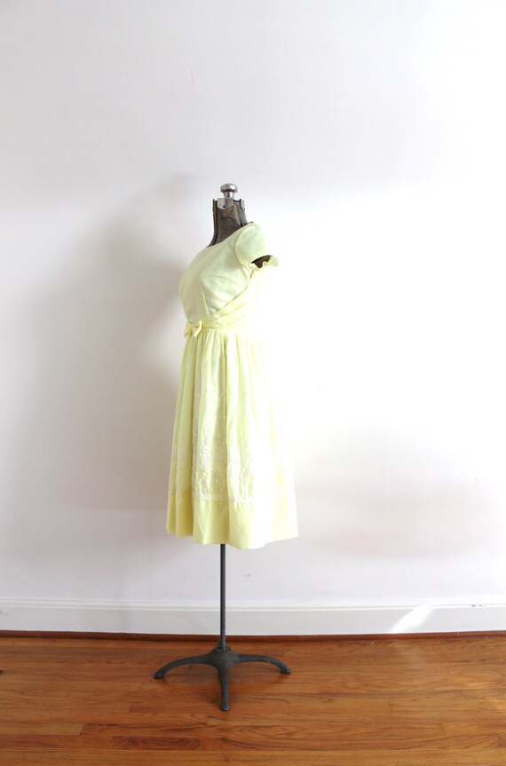 50s Dress / 1950s Yellow Eyelet Bridemaid Dress - image 3