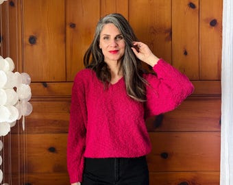 Vintage Pink Sweater / 1980s Pink Pink Boucle Knit Sweater