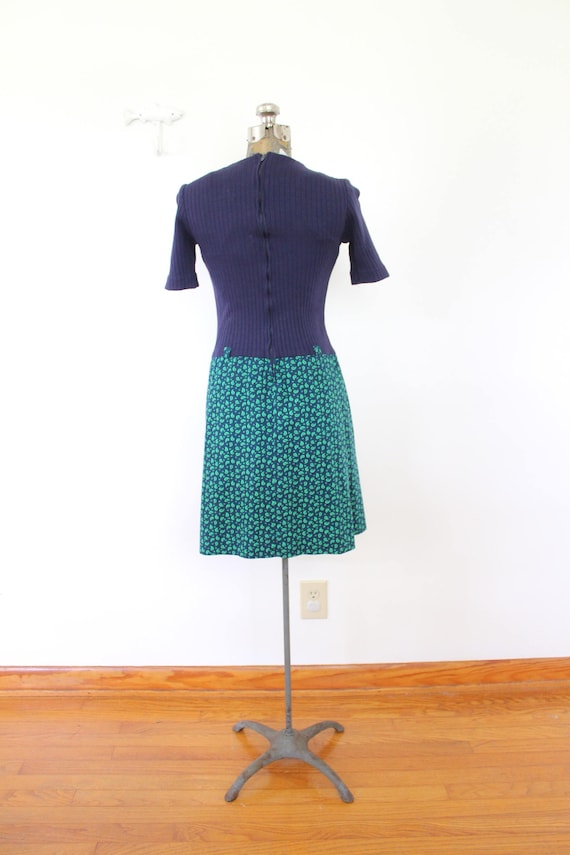 60s Scooter Dress / 1960s Blue Paisley Knit Mini … - image 4